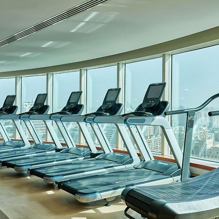 Hilton Baku Hotell Exteriör bild Treadmills