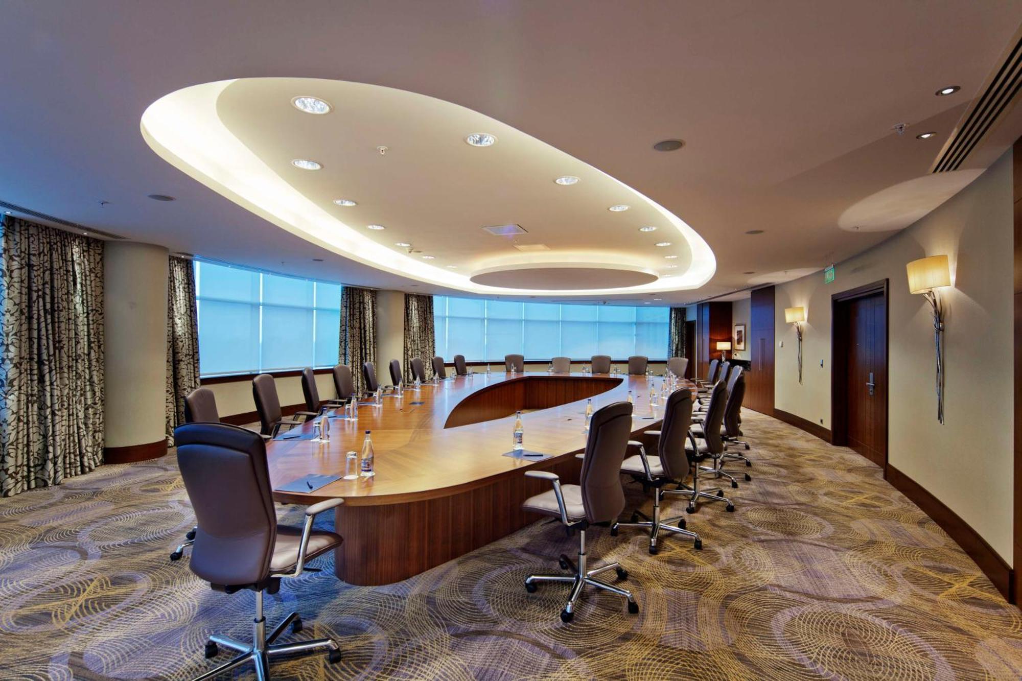 Hilton Baku Hotell Exteriör bild Boardroom